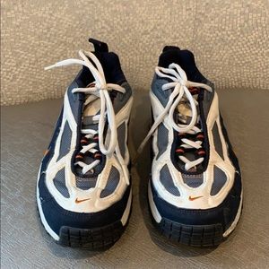 NIKE SNEAKERS SHOES, SIZE 6